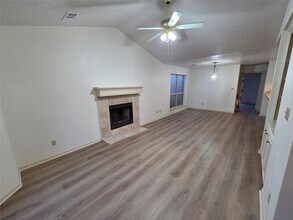 42 Silver Creek Dr in Conroe, TX - Building Photo - Building Photo