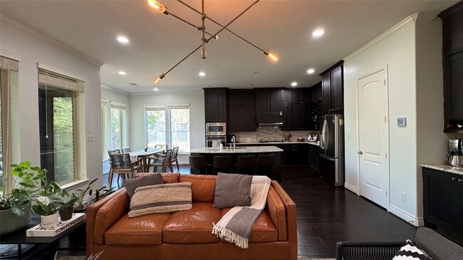 property at 27 Jonquil Pl