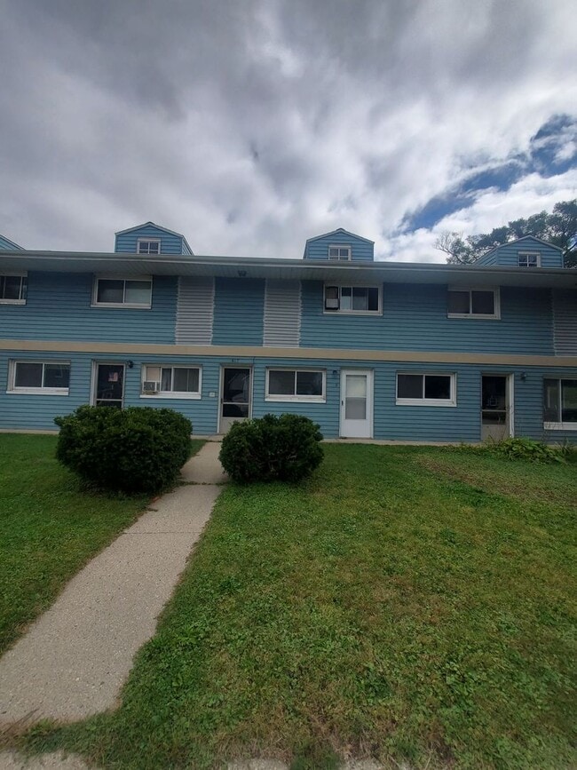 417 N Washington Ave 8 family