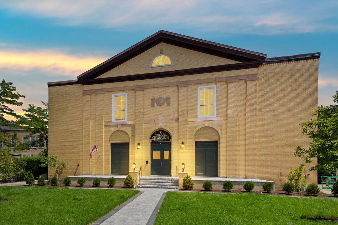 Schoolhouse Apartments in North Easton, MA - Foto de edificio