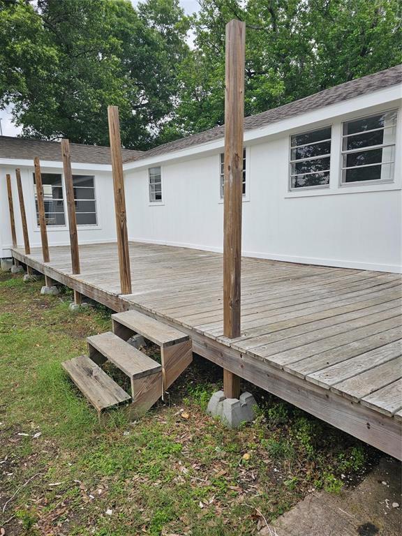 712 Stowell St in Anahuac, TX - Building Photo - Building Photo