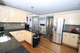 111 Stearns St in Bristol, CT - Building Photo - Building Photo