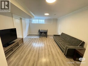 4821 Carson Pl in Burnaby, BC - Building Photo - Building Photo
