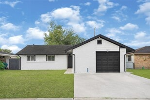 3806 Kaplan Dr in Pasadena, TX - Building Photo