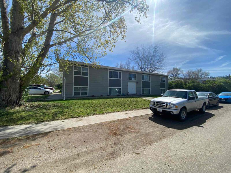 1040 Park St-Unit -8 in Forsyth, MT - Building Photo