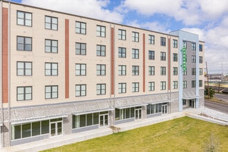 Parkway Apartments in New Orleans, LA - Foto de edificio - Building Photo