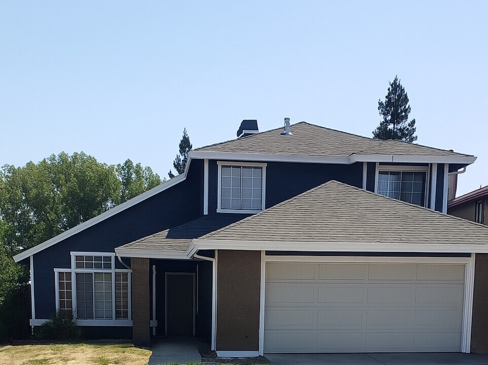 7666 Zephyr Hills Way in Antelope, CA - Building Photo