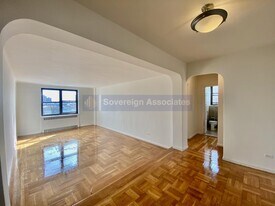 700 Fort Washington Ave, Unit 5J in New York, NY - Building Photo