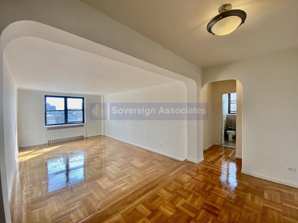 700 Fort Washington Ave, Unit 5J in New York, NY - Building Photo