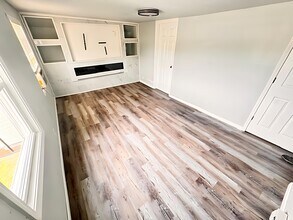 204 Island St, Unit Upper in Kaukauna, WI - Building Photo - Building Photo
