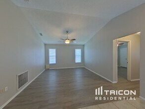 2273 Seward Cir in Sarasota, FL - Building Photo - Building Photo