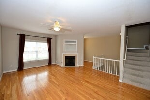 732 Sequoia Way in Virginia Beach, VA - Building Photo