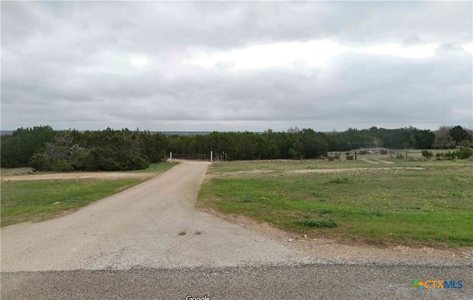 100 Hallmark Rd, Unit 1928 in Florence, TX - Building Photo