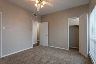 The Retreat at Lake Highlands in Dallas, TX - Building Photo - Interior Photo