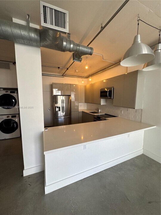 444 NE 30th St, Unit 603 in Miami, FL - Foto de edificio