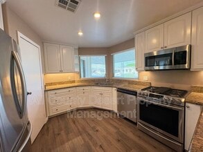 38251 Desert Greens Dr E in Palm Desert, CA - Building Photo - Building Photo