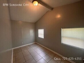 8211 N 17th St in Tampa, FL - Building Photo - Building Photo