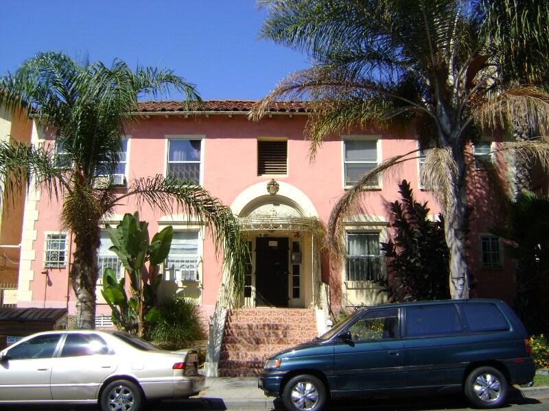 111 S Manhattan Pl-Unit -204 in Los Angeles, CA - Building Photo