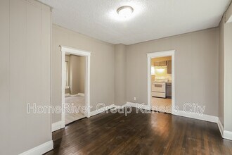 3227 S Benton Ave in Kansas City, MO - Building Photo - Building Photo
