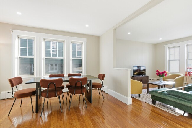 706 Metropolitan Ave, Unit 1 in Boston, MA - Building Photo - Building Photo