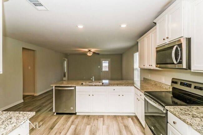 18616 Allen Welch Dr in Elgin, TX - Building Photo - Building Photo