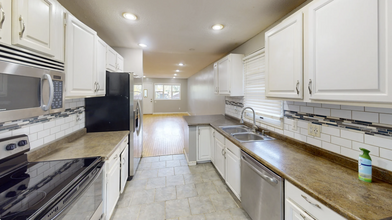 1122 Ferndale St N in Maplewood, MN - Foto de edificio - Building Photo