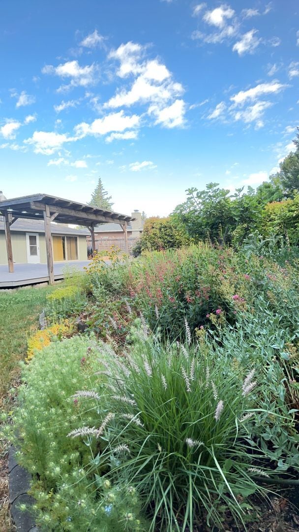 3087 Crystal Mountain Ave in Medford, OR - Building Photo - Building Photo