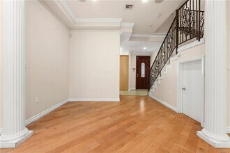 732 E Palm Ave in Burbank, CA - Building Photo - Building Photo