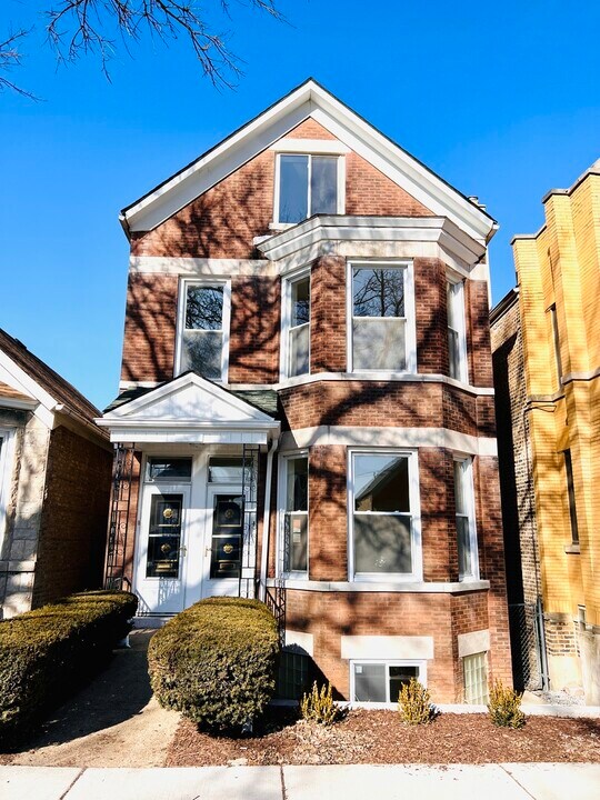 1906 W 34th Pl in Chicago, IL - Building Photo