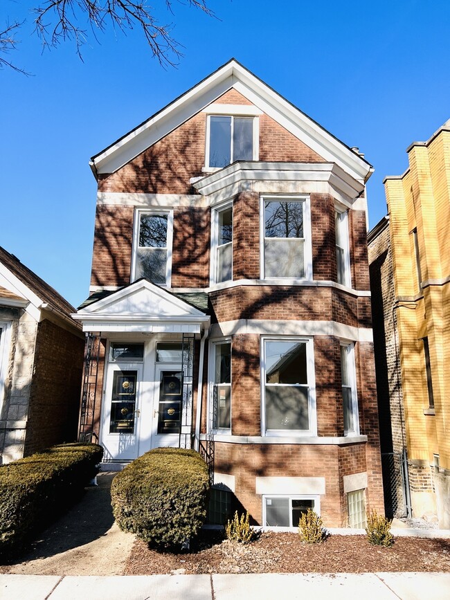 property at 1906 W 34th Pl