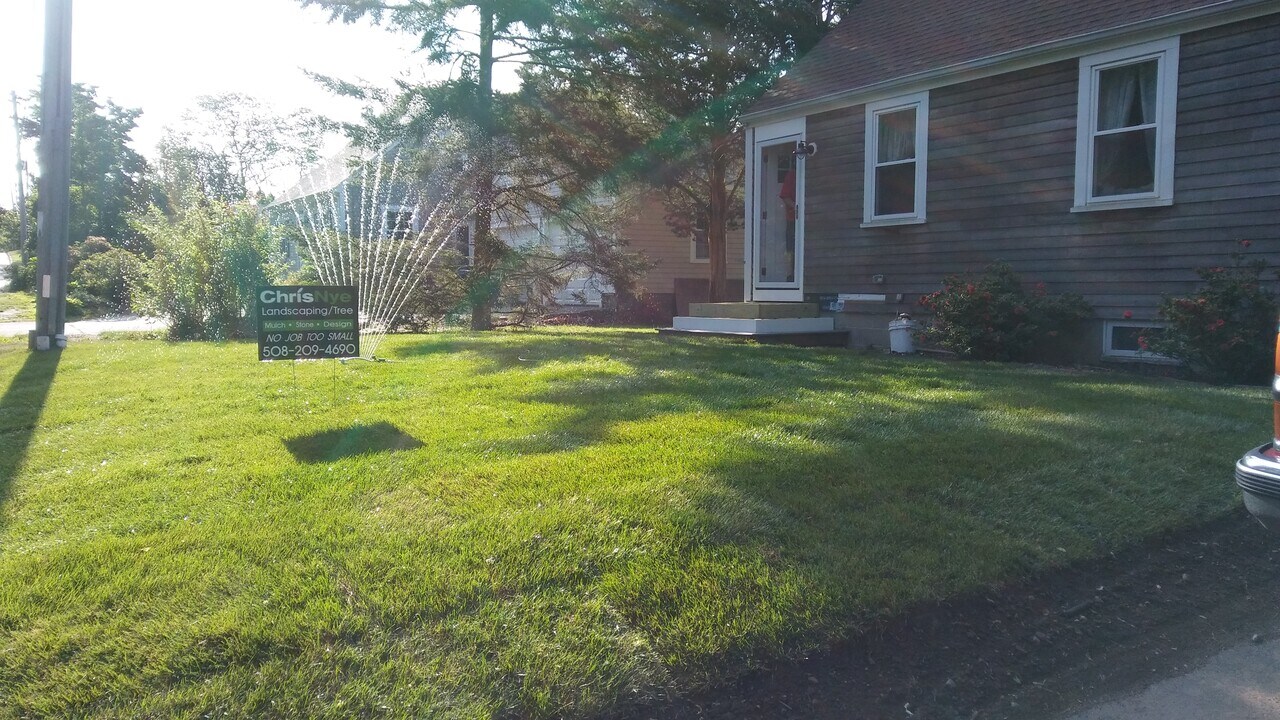 30 Park St in Mattapoisett, MA - Building Photo