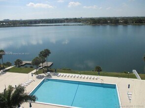 20840 San Simeon Way-Unit -107 in Miami, FL - Building Photo - Building Photo