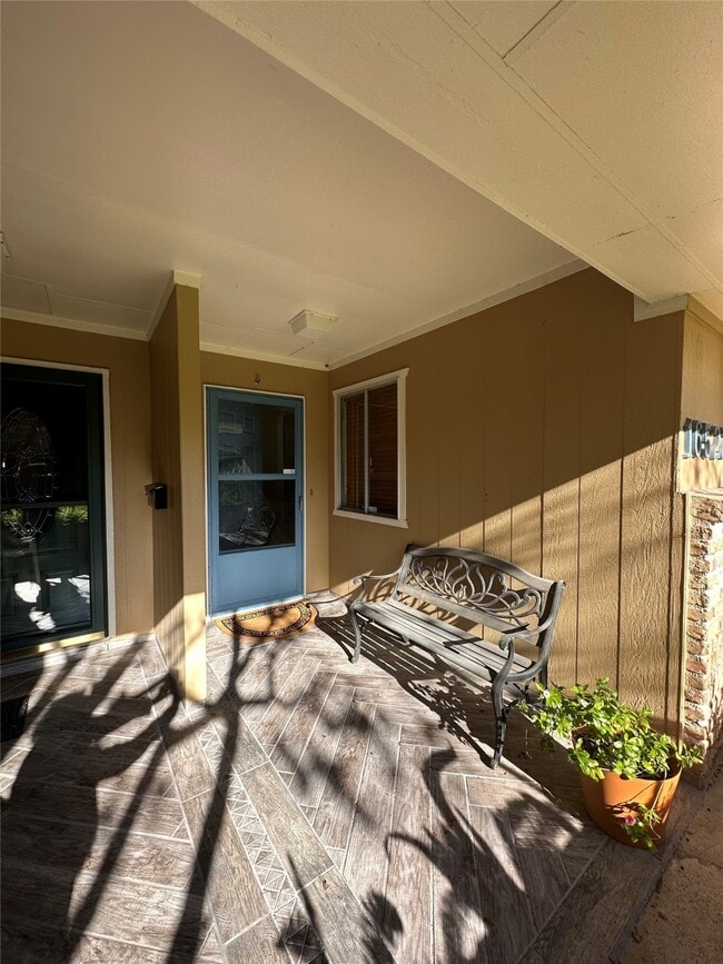 16522 Diana Ln in Houston, TX - Building Photo - Building Photo