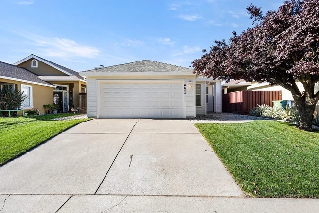 6643 Laguna Park Dr in Elk Grove, CA - Building Photo - Building Photo