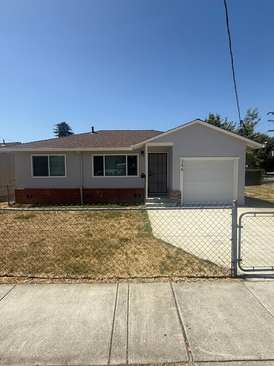286 Laurel Ave in Hayward, CA - Building Photo