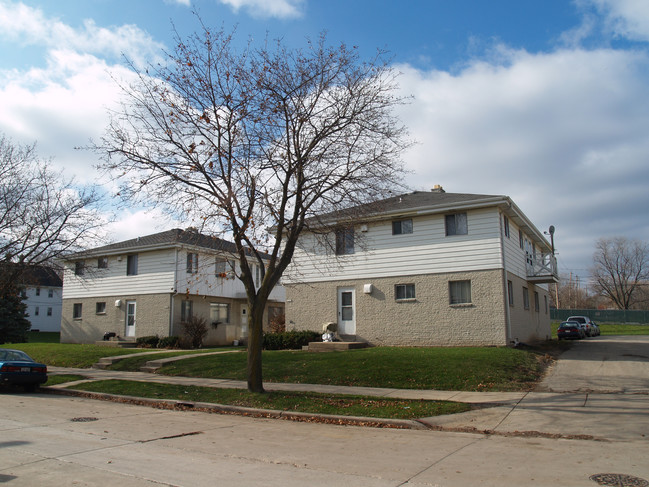 1721 S 89 St in Milwaukee, WI - Building Photo - Building Photo