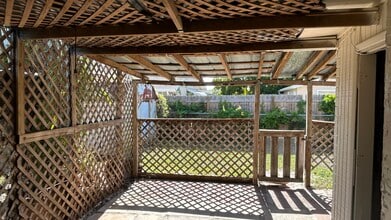 4445 Evans Ave, Unit DUPLEX in New Port Richey, FL - Foto de edificio - Building Photo