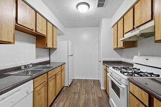 Arbor Place in Opelika, AL - Foto de edificio - Building Photo