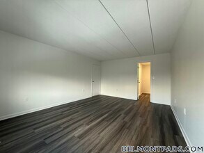 55 Hill Rd, Unit 410 in Belmont, MA - Foto de edificio - Building Photo