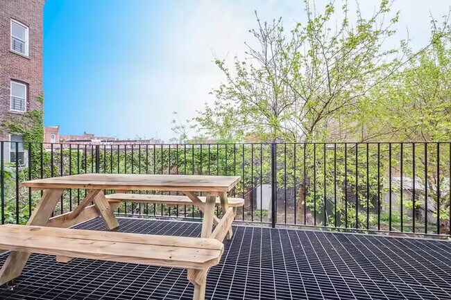 Furnished room/NOT APARTMENT in Brooklyn, NY - Building Photo - Building Photo