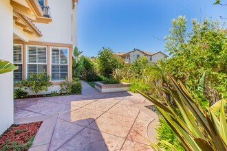 4684 Luna Ct in Calabasas, CA - Foto de edificio - Building Photo