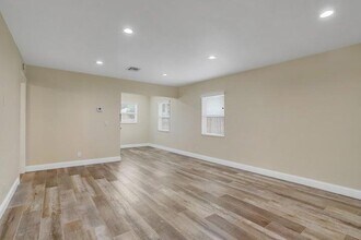 214 Lakeview Ave, Unit 4 in Lantana, FL - Building Photo - Building Photo