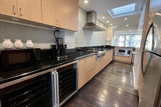 323 E 51st St in New York, NY - Building Photo - Building Photo