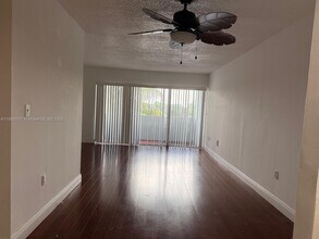 9357 Fontainebleau Blvd, Unit D414 in Miami, FL - Building Photo - Building Photo