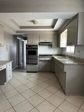 6011 W Gunnison St in Chicago, IL - Building Photo - Building Photo