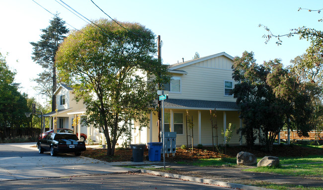 1585 King St in Santa Rosa, CA - Building Photo - Building Photo