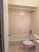 9380 Bay Colony Dr in Des Plaines, IL - Building Photo - Building Photo