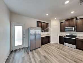 1036 Violet Ln, Unit 1310 in Kyle, TX - Building Photo - Building Photo