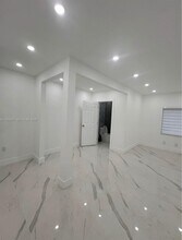 1015 S 17th Ave in Hollywood, FL - Foto de edificio - Building Photo