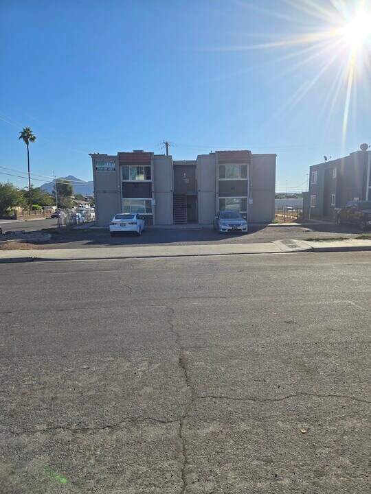 33 Gold Bar Ct, Unit B in Las Vegas, NV - Building Photo